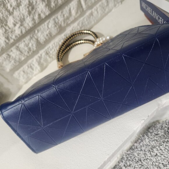 Navy Purse - Picture 4 of 4